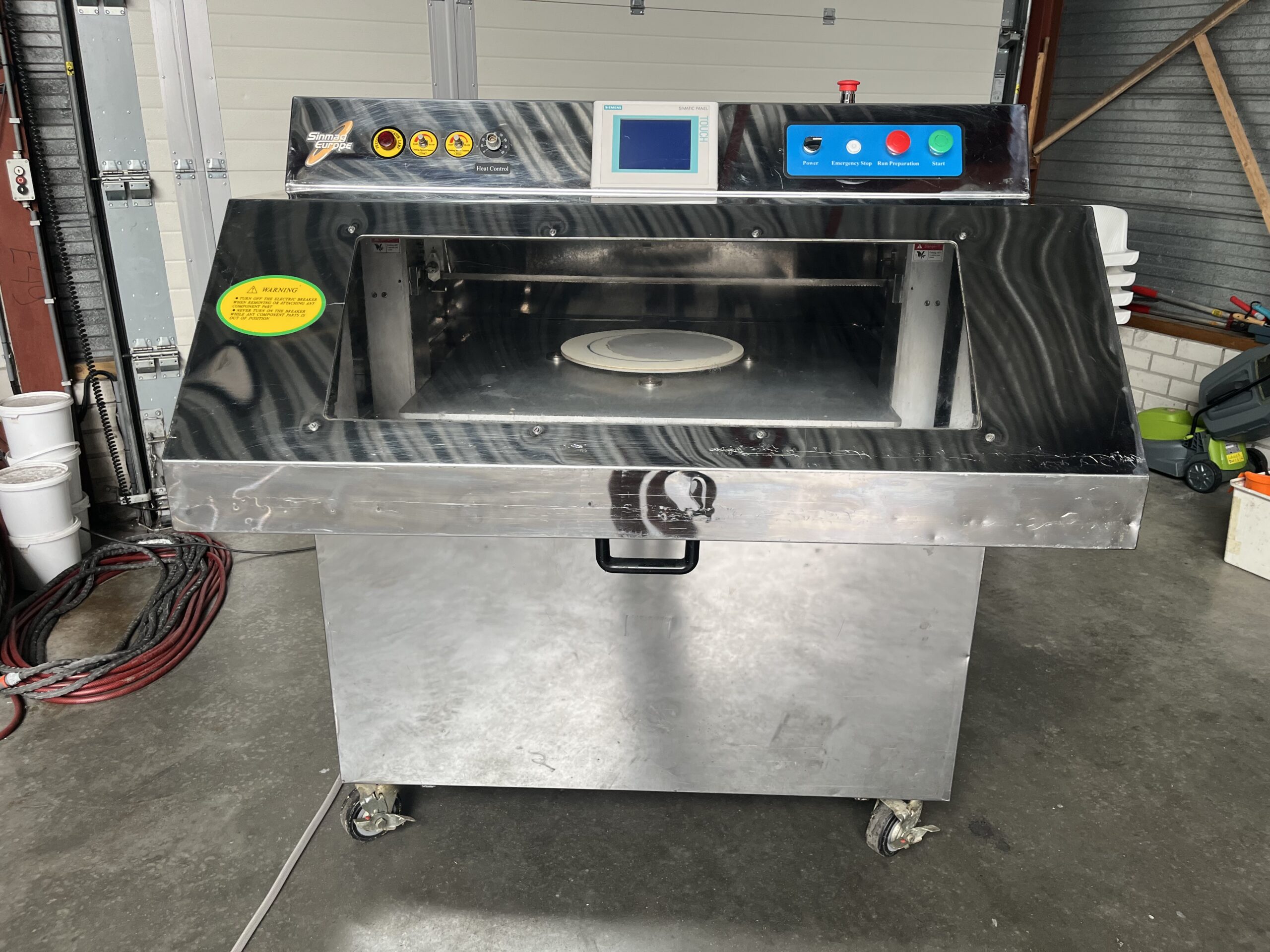 Object A260605. Sinmag CT808 taartsnijmachine.